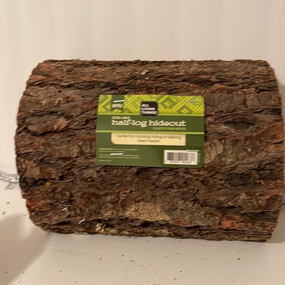 Half log hideout